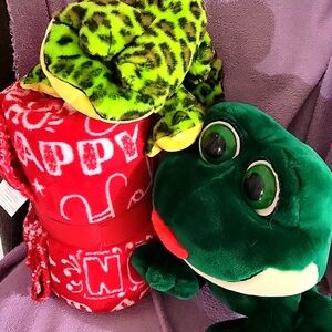 Two frogs 🐸 ♥️ and a blanket